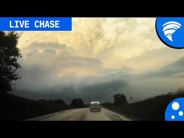 LIVE Iowa Stormchasing - Threat of strong tornadoes and large hail