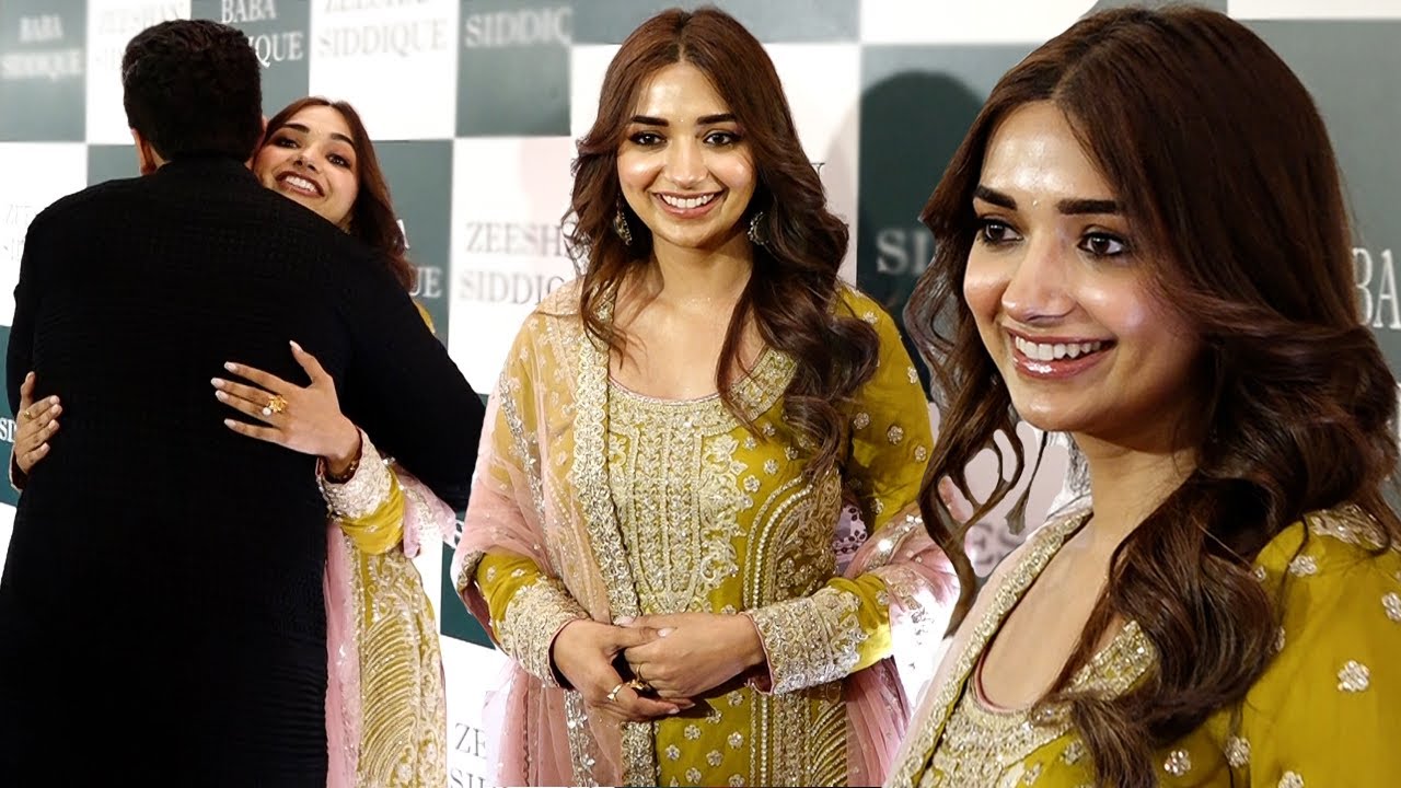 Jiya Shankar Looking Gorgeous Arrive At Baba Siddiqui Iftaar Party 2024