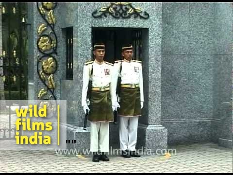 Video: Lawati Pertukaran Pengawal di Istana Oslo di Norway