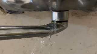 إصلاح تسريب المياه من خلاط المطبخ