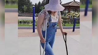 A beautiful girl with polio tries to walk alone with crutches(2)😍♥️#polio #disabled#walking #amazing