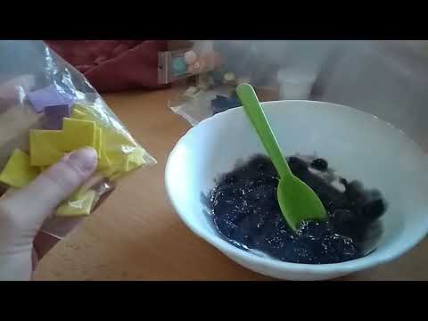 Мама делает слайм