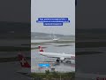 espetáculo de decolagem com chuva gigante airbus a350-1000 British Airways aeroporto Guarulhos veja