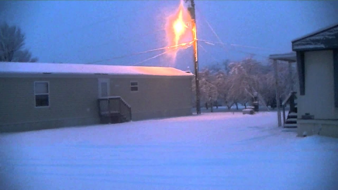 Heavy wet snow coming down here in Carrollton Ohio YouTube