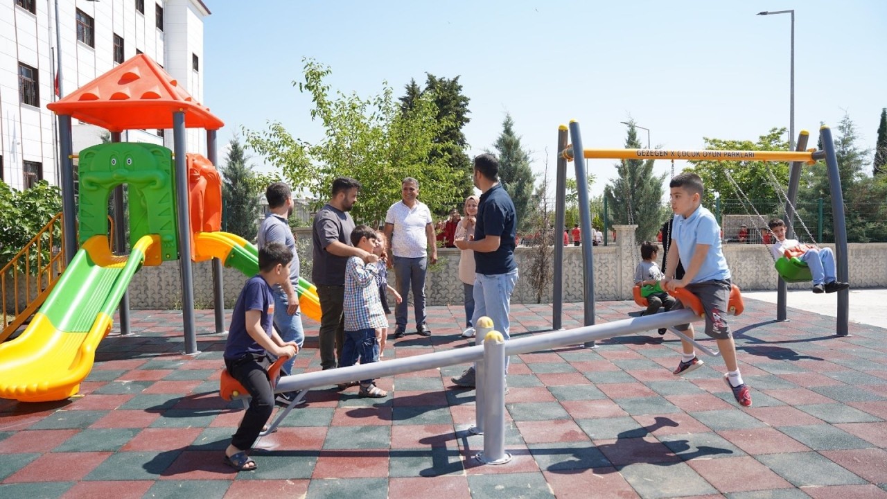 Kahta Özel Eğitim Uygulama Okulu’na oyun parkı kuruldu