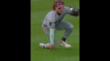 Harrison Bader hustles and makes a nice diving catch in shallow left field!