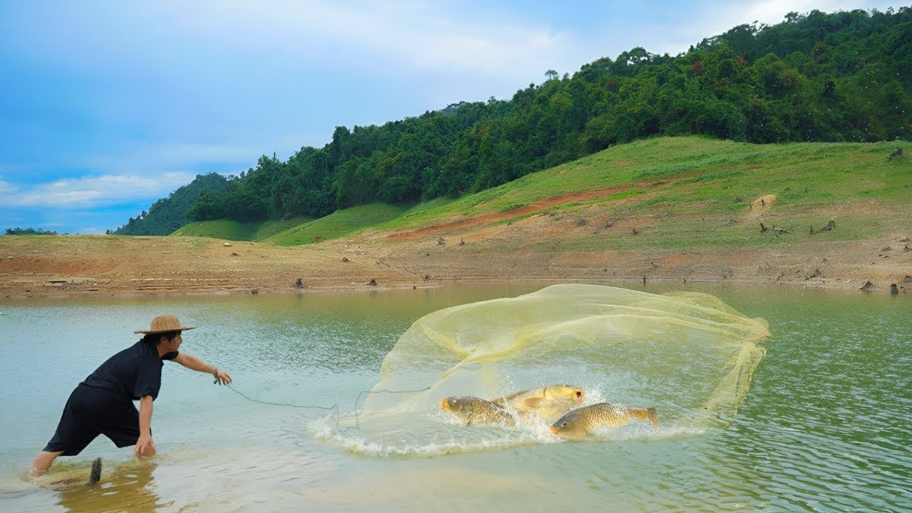 Fishing journey, making fish cages, bamboo rafts for shelter - Animal care, survival on the river