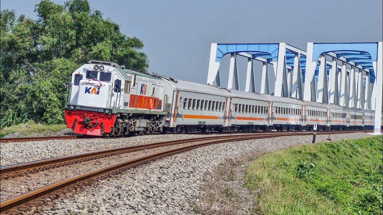 RAMAINYA KERETA PAGI DI JEMBATAN BESAR JALUR PERCABANGAN!! Kereta Api di Percabangan Kertosono