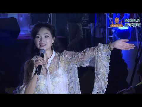 方季惟演唱想你想到夢裡頭與台下觀眾互動力十足，把氣氛帶到最高點~女神突然的說《換你唱》，我也獻醜唱了一句～^_^哈哈😄，好搞笑的小孩～^_^新屋藝文之夜