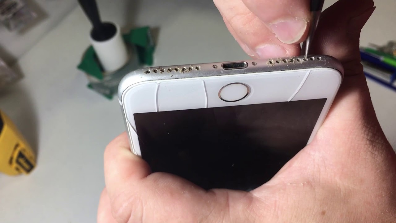 How to clean your iPhone charging port