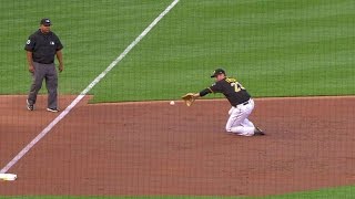 ARI@PIT: Freese makes a nice stop on a tough hop