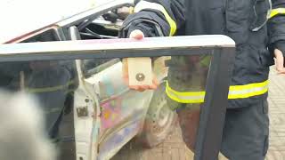 OWL® Escape Card demo breaking window from outside for extrication