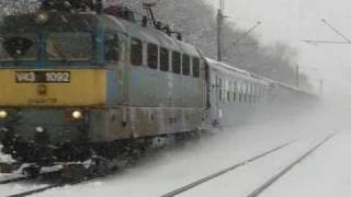 V43-1092-es kavar a hóesésben