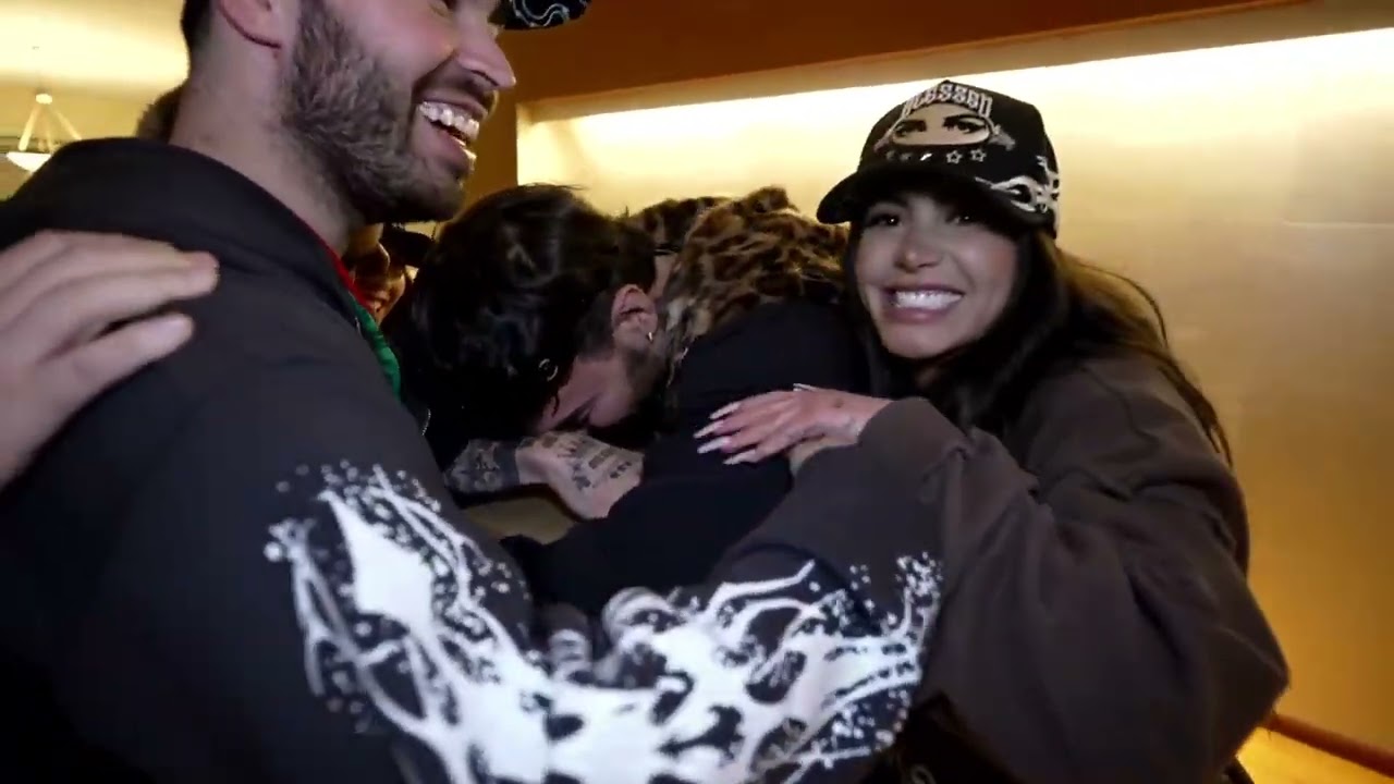 BAEZ LE REGALA LA CAMARA DE SUS SUEÑOS A ADRIANO +110K | MAESTRO SHIFU