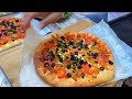إذا ما عندج حيل تعجنين بيتزا تعالي سويها بدون عجن قطنية وهشه مثل العجانه بدون تخمير خلال 10 دقائق