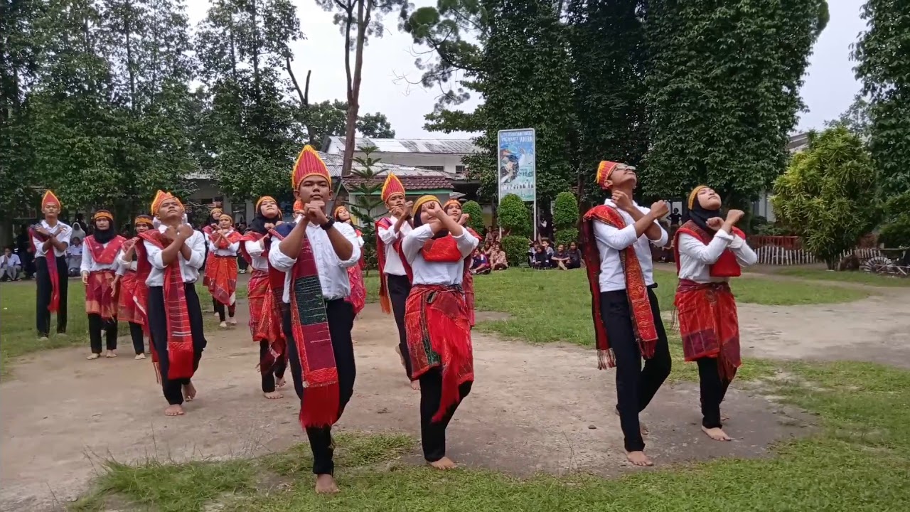 XII IPA 1 JUARA 1 TARI TOR-TOR RANGKA HUT RI SMA NEGERI 1 KUALUH HULU