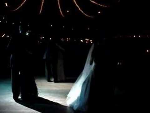 Super romantic wedding dancing