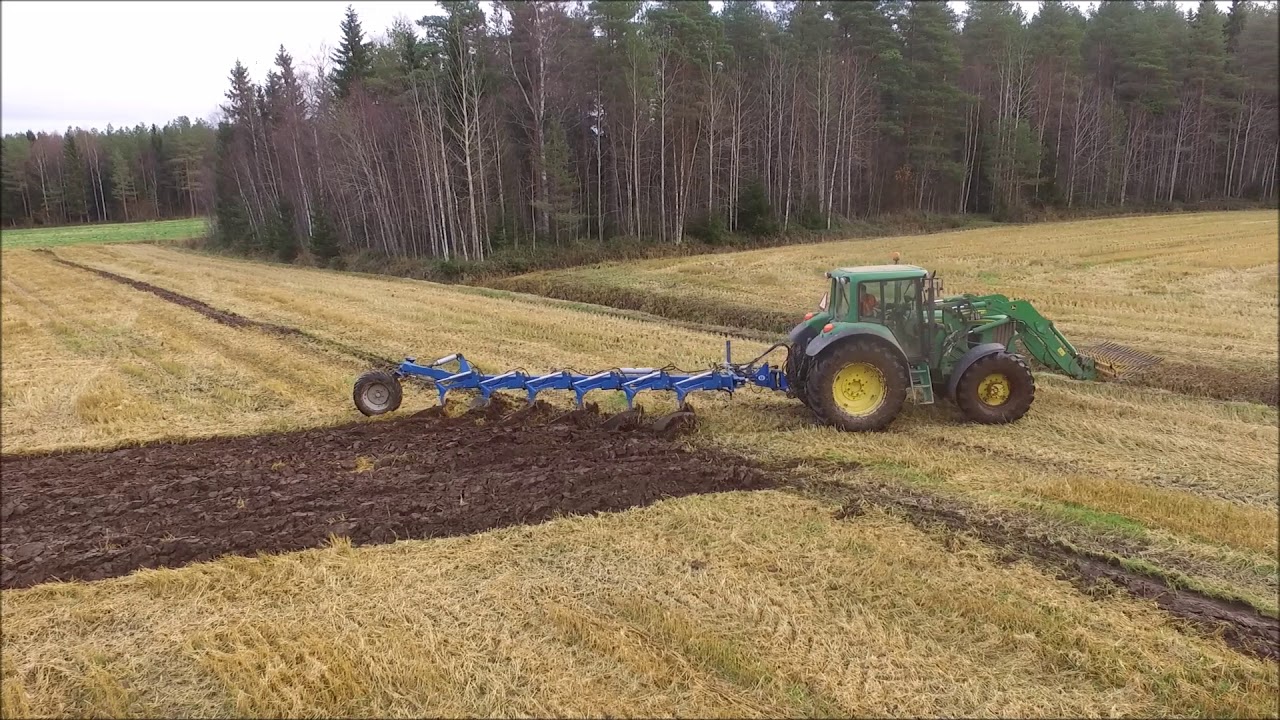 Kyntöä 2017 John Deere Överum