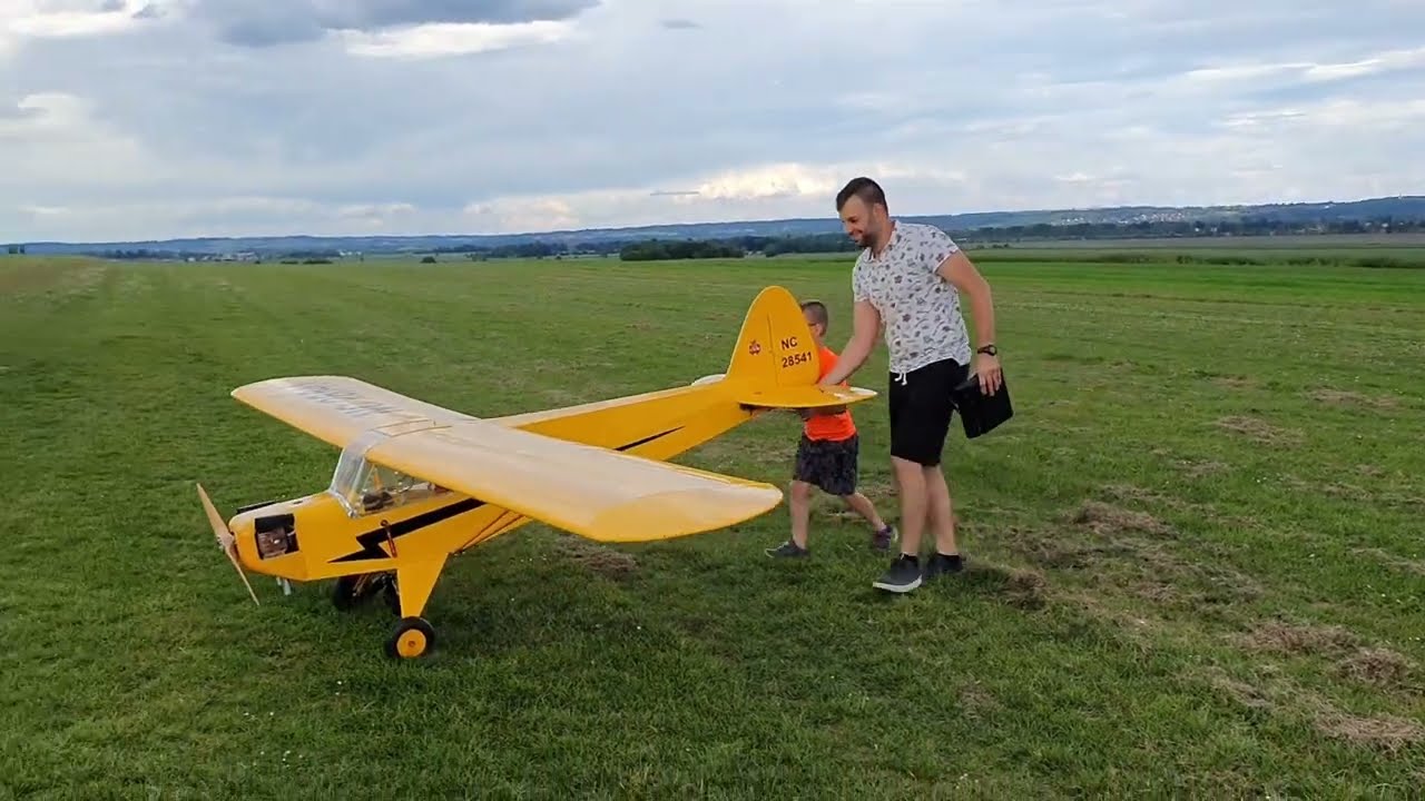 Giant Scale RC Plane Piper J-3 Cub