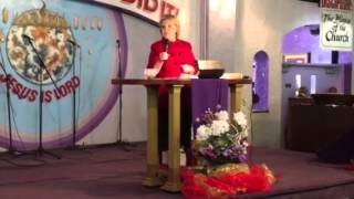 Clinton stumps for votes at black Detroit churches