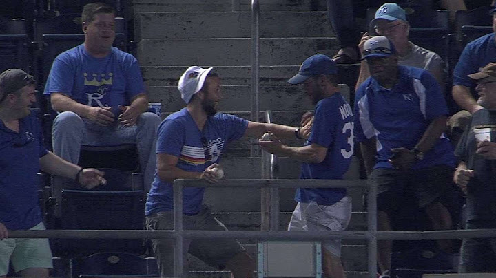 DET@KC: Two fans work together to make juggling catch