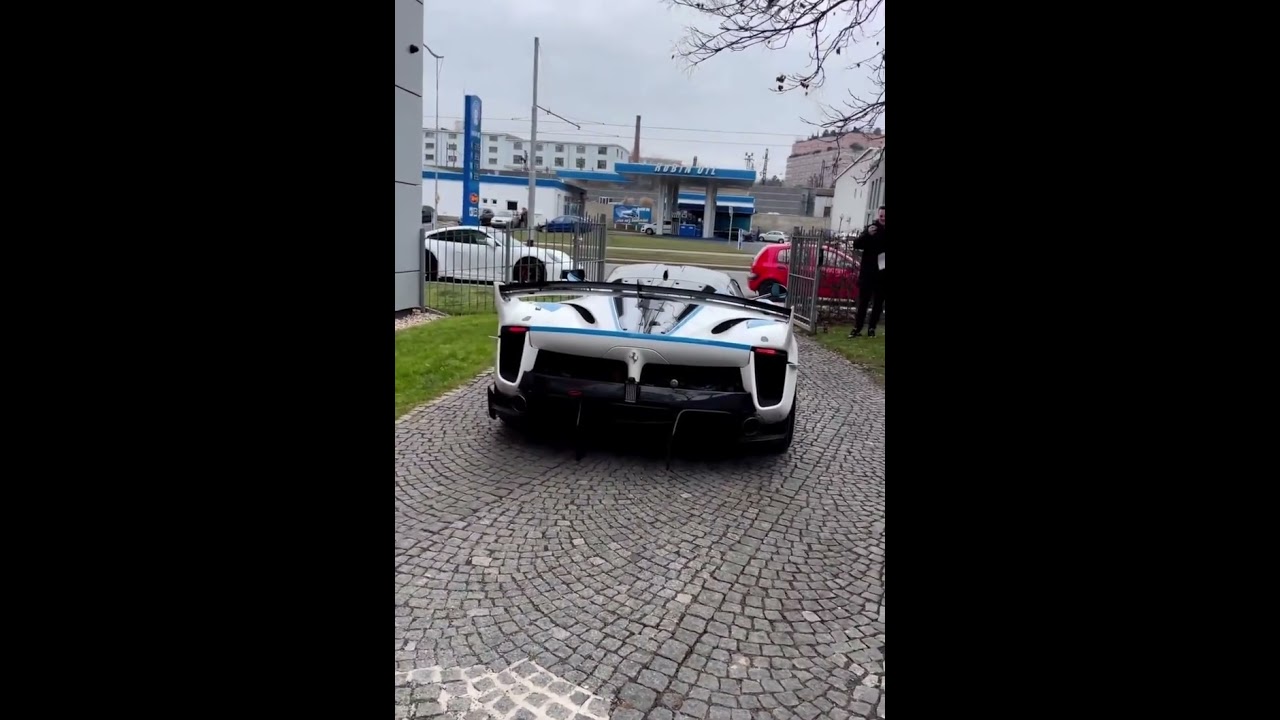 8 x ferrari FXX K EVO pure sound : acceleration, flame and hot glowing brakes 