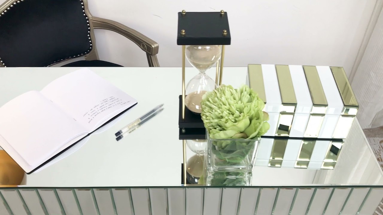 What Makes a Good Mirrored Study Desk?