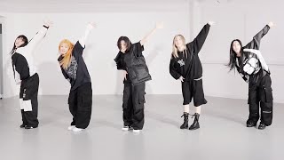 YOUNG POSSE - 'XXL' Dance Practice Mirrored Resimi