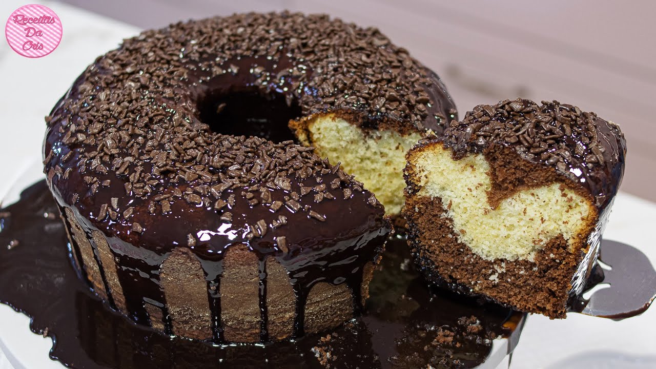 BOLO MESCLADO COM CALDA ECONÔMICA DE CHOCOLATE !! MOLHADINHO E DELICIOSO !! RECEITA RÁPIDA E FÁCIL.