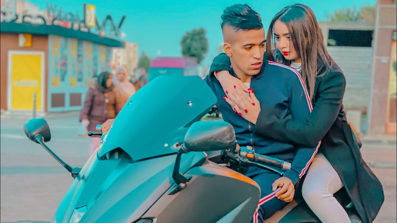 فيلم قصير العالم لاخر ... ( الحب من الطرفين )