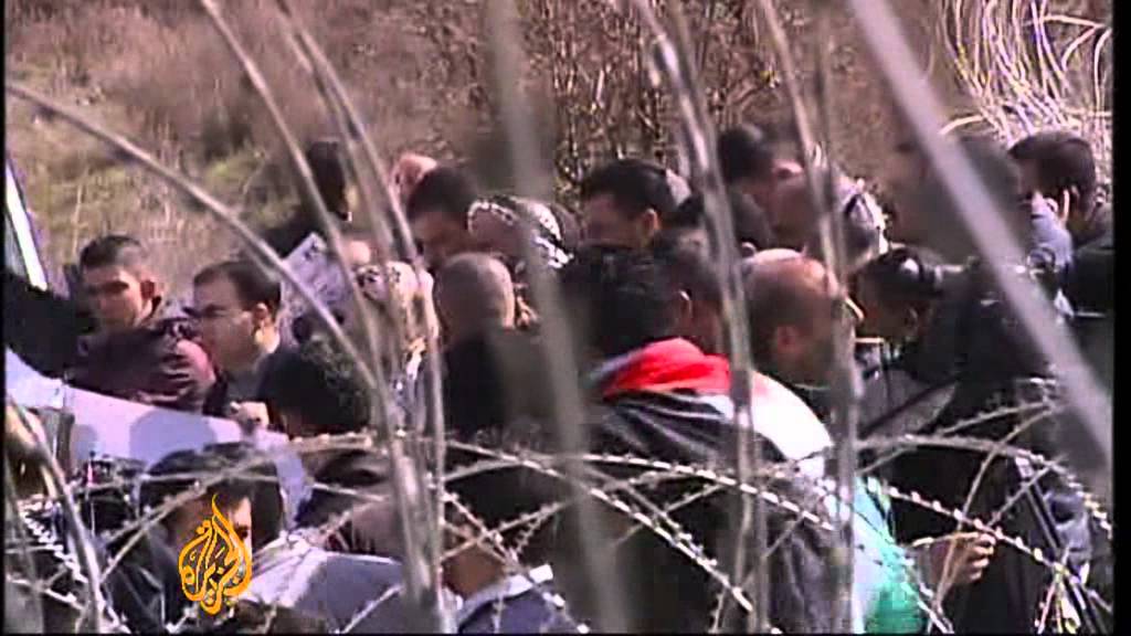 مئات الفلسطينيين ينضمون إلى إضراب عن الطعام