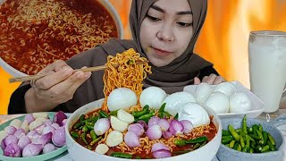 mukbang mie kuah pedas pake bawang viral dan toping cabe telur