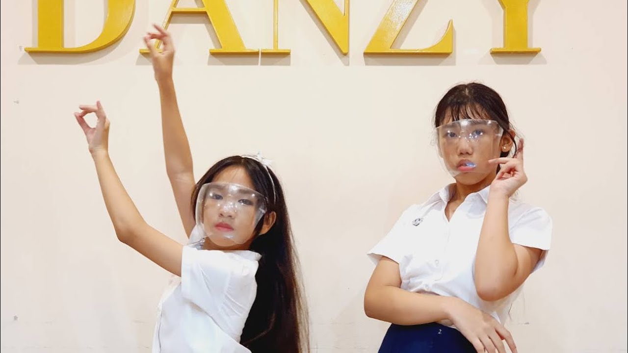 แนนโนะ X ยูริ Dance เพลง La Femme Ressort ( เต้นหน้าเสาธง ) - YouTube
