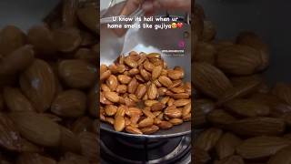 Holi means gujiya😍😍❤️ #trending #uttrakhnd #love #viral #shorts#youtubeshorts #holi #fyp #explore