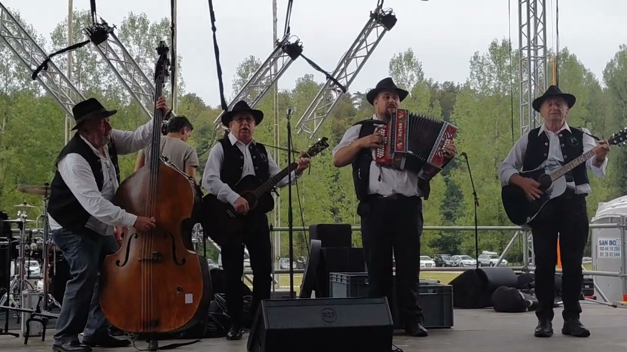 Ravnogorski tamburaši na 23. smotri u Plešcima, 30.8.2025.