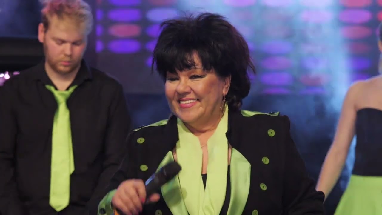 Dolly Plussz  - Veled egyszerű ( 2022)