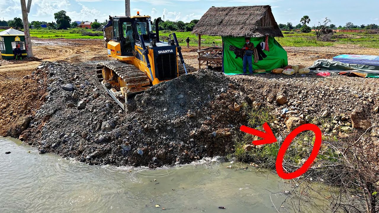 WONDERFUL NEW ACTION! SUPER SHANTUI DOZER CH17C3 PRO DUMP TRUCKS DUMP 25T STONE TO DEEP WATER