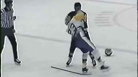 Kevin Kaminski vs Darwin McPherson WHL Dec16/87