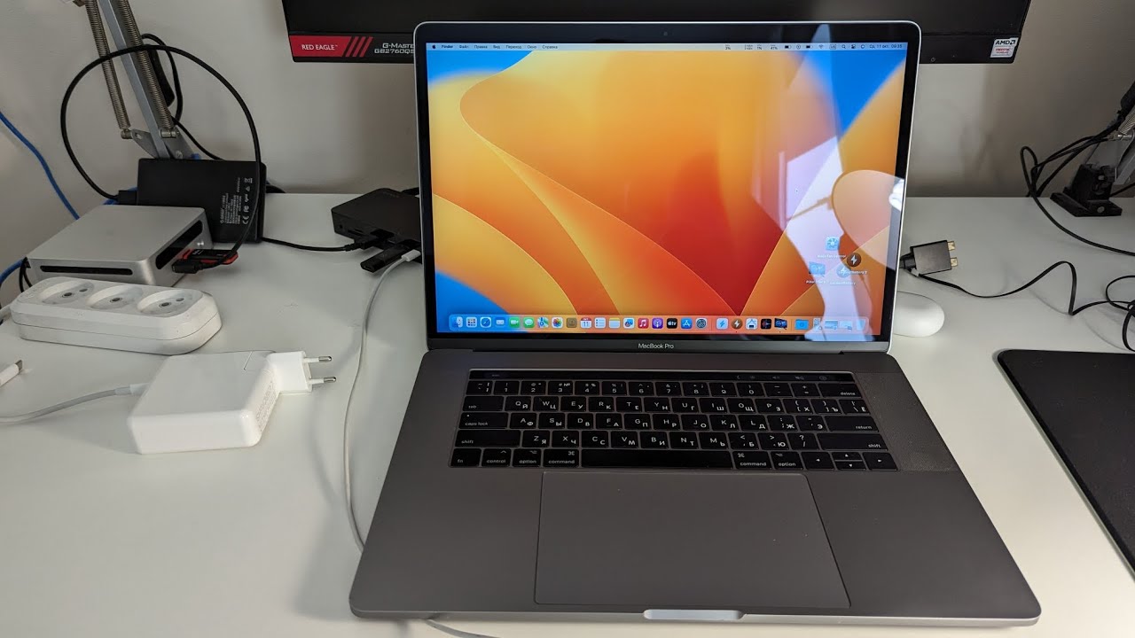 10/11/23 MacBook Pro 15 2017 i7 16GB 512GB Radeon Pro 560 4GB