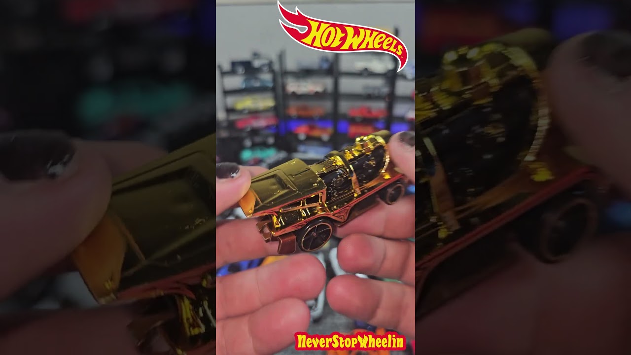 Loco Motorin in Gold Chrome 2022 HotWheels Mainline unboxing!