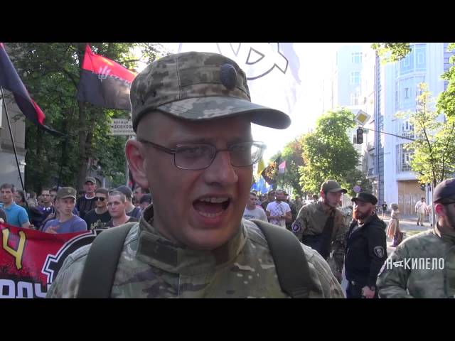 «Правый сектор» и бойцы-добровольцы провели в Киеве «Марш Святослава» class=