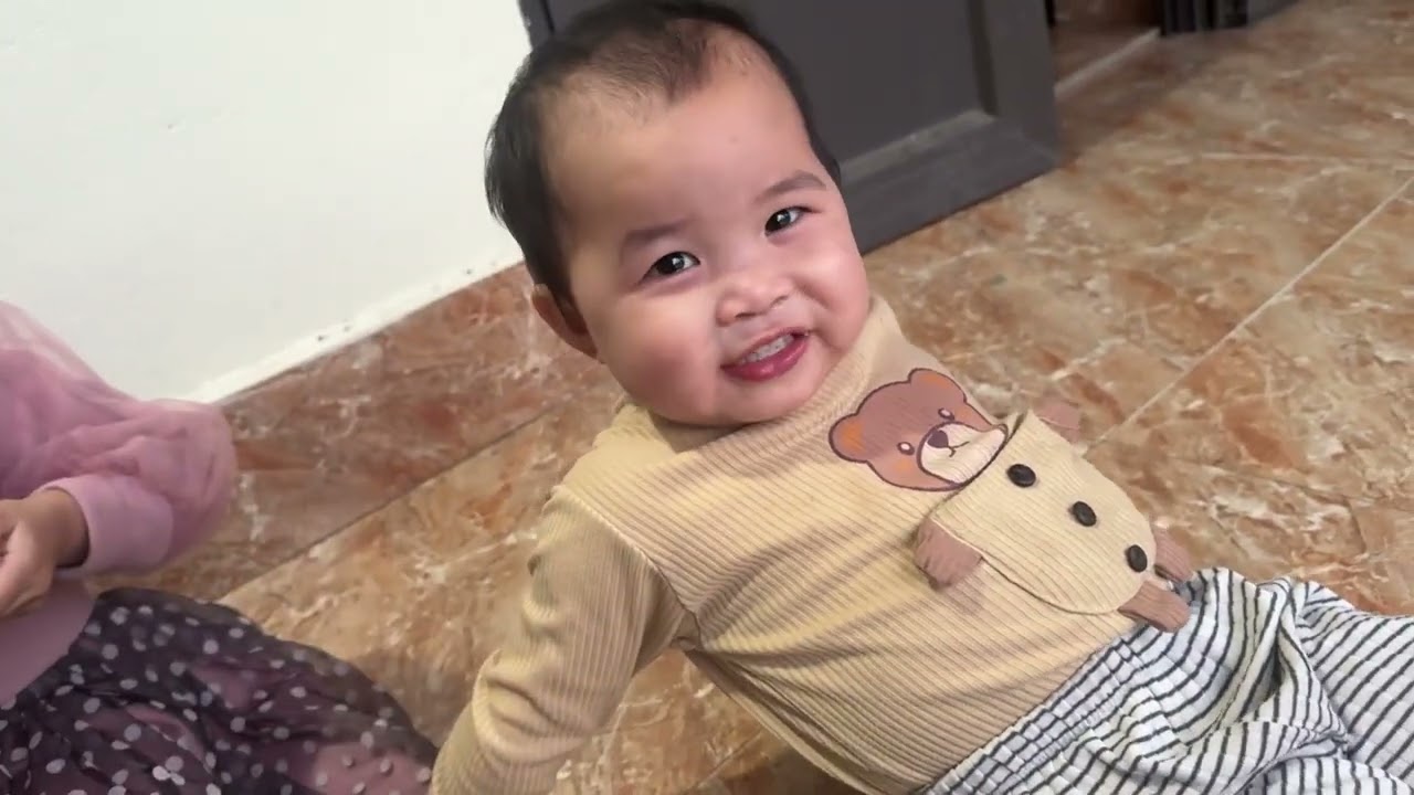 Cô Yến phải pha mì tôm cho 3 đứa cháu mệt không ra hơi