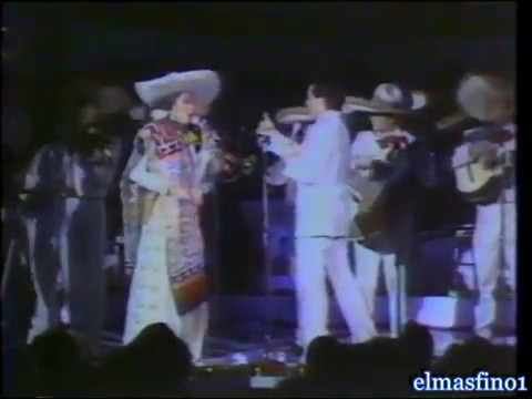 Video: Juan Gabriel Tahtis Abielluda Aida Cuevasega