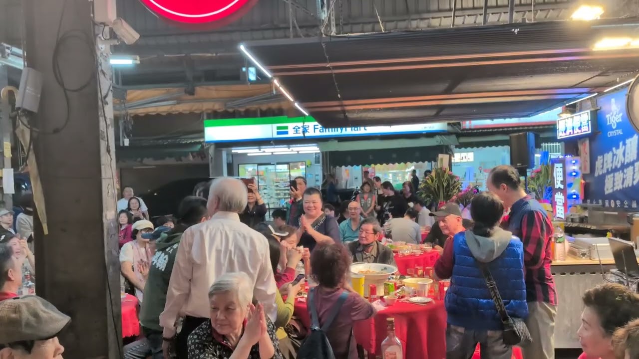 Austin Guo所發佈的影片-1150301土城四面佛(大梵天王)安座周年慶祝活動暨餐會-蘇巧慧立委獻唱「粉紅超跑」