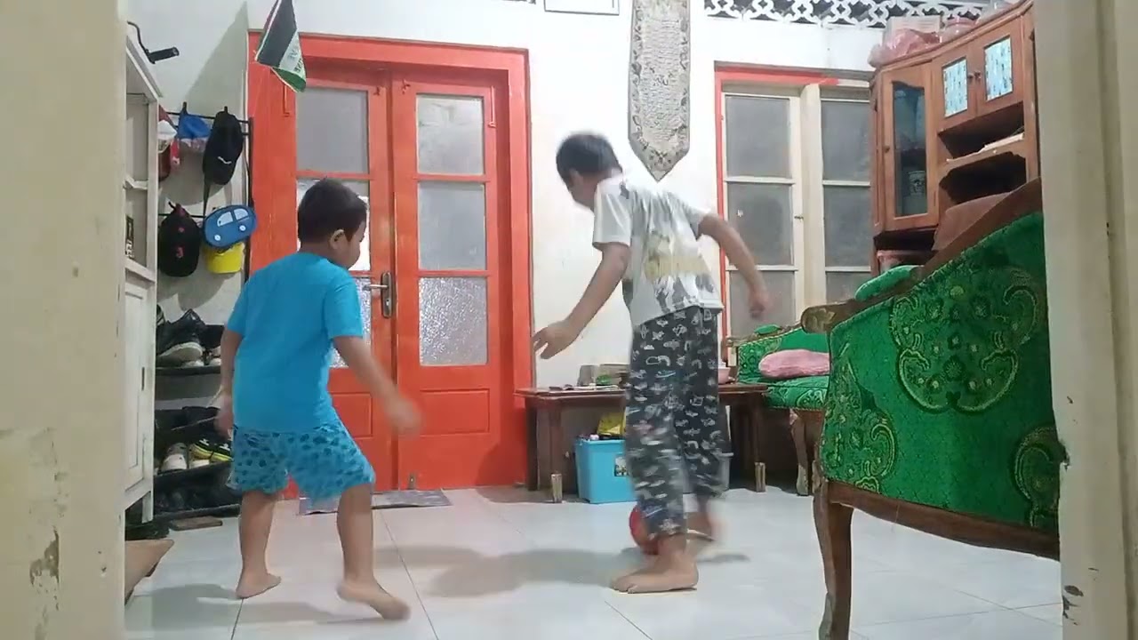 Serunya main kakak adik #arulight 