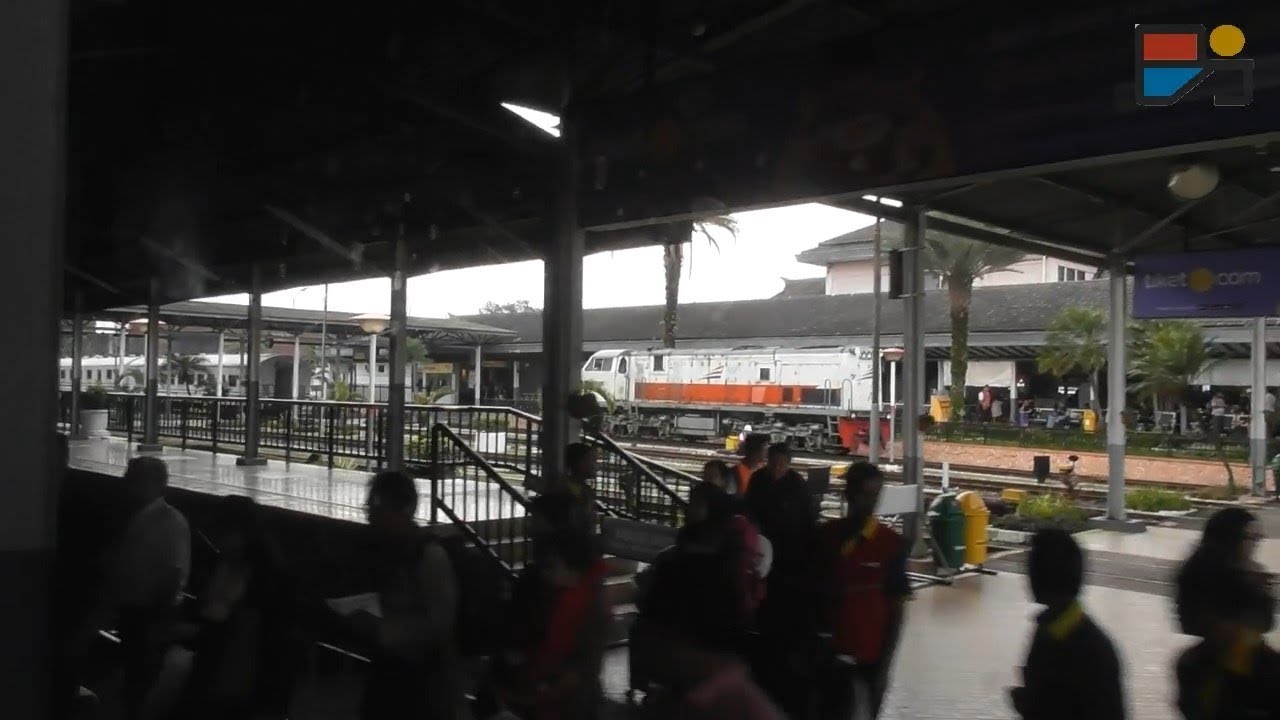 Indahnya Pemandangan Bumi Pasundan  Naik KA Lodaya Pagi 