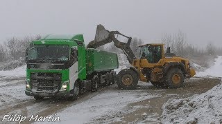 Volvo L110H and Volvo Fh420 in snowing.