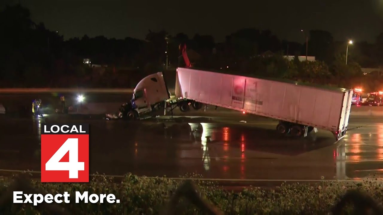Jackknifed semi-truck shuts down I-696 in both directions