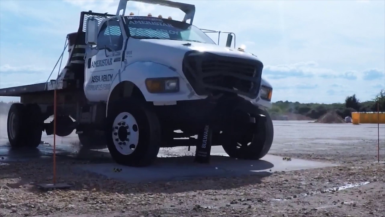 Bulwark Single Bollard - Ameristar | Assa Abloy