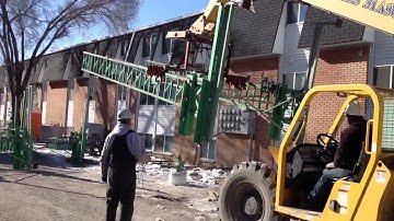 Taking down crank up scaffold 2